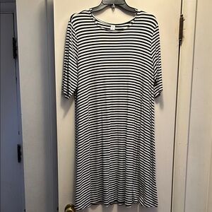 Old Navy Black and White Striped Midi Dress. Stretchy material